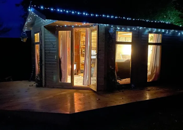 Pear Tree Hut At Carr House Farm