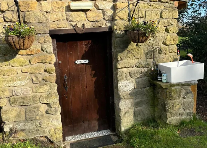 Pear Tree Hut At Carr House Farm