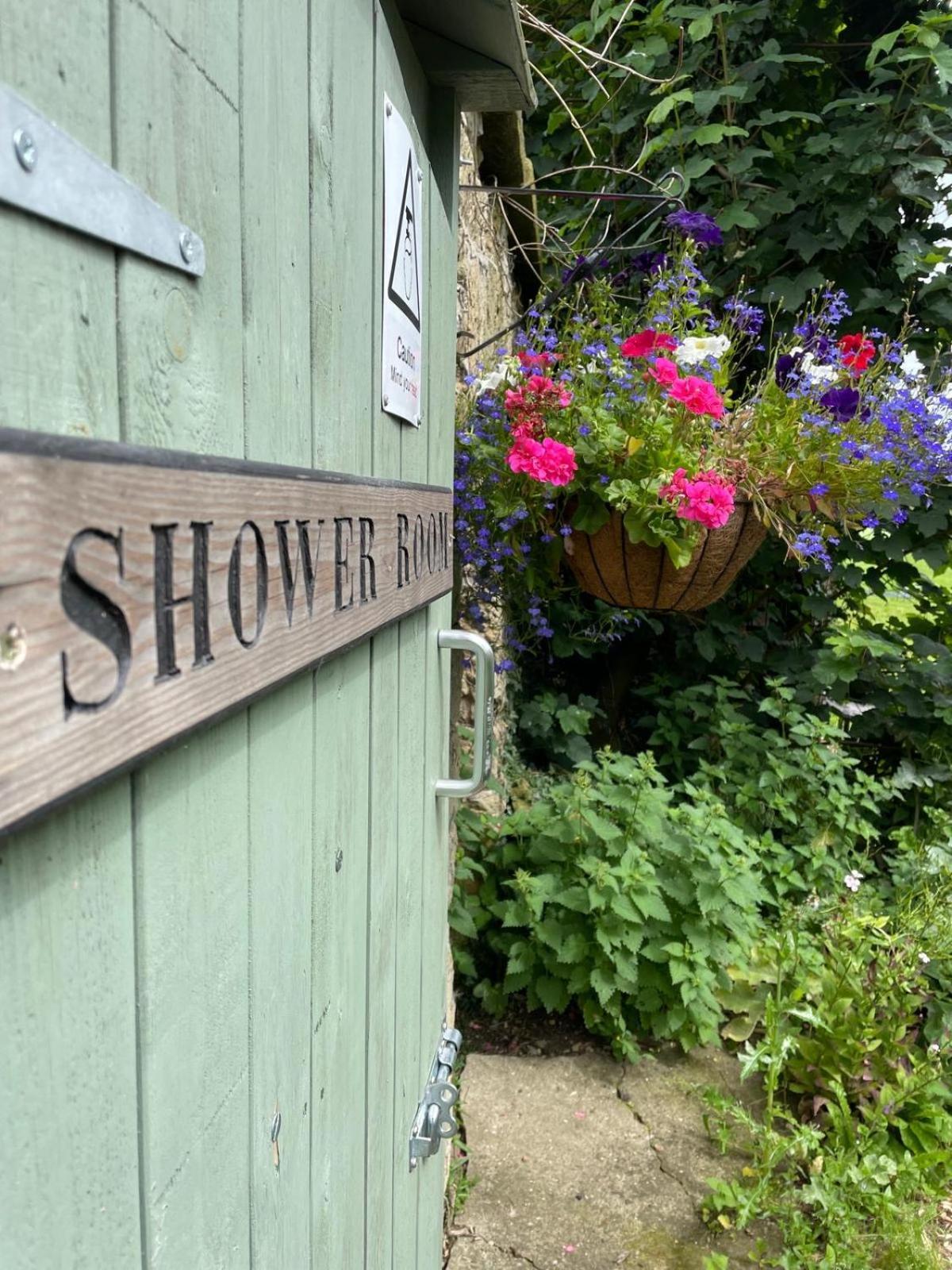 Campsite Pear Tree Hut At Carr House Farm *