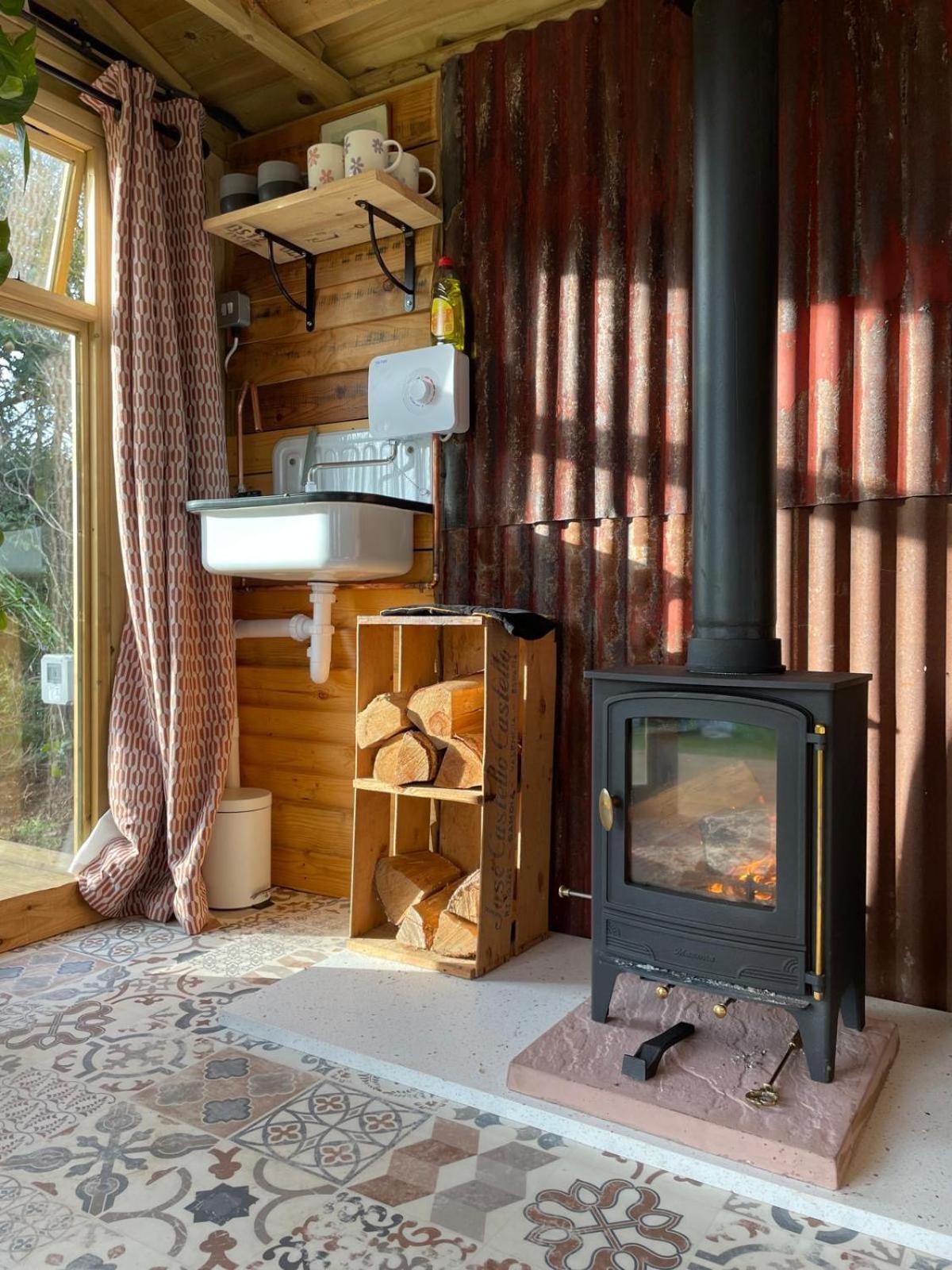 Campsite Pear Tree Hut At Carr House Farm *
