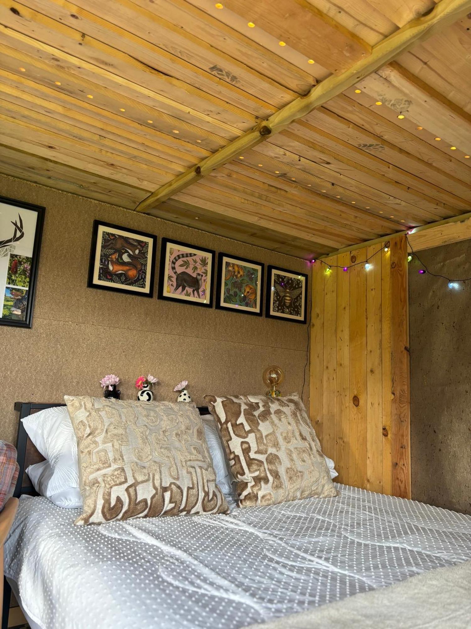 Campsite Pear Tree Hut At Carr House Farm *