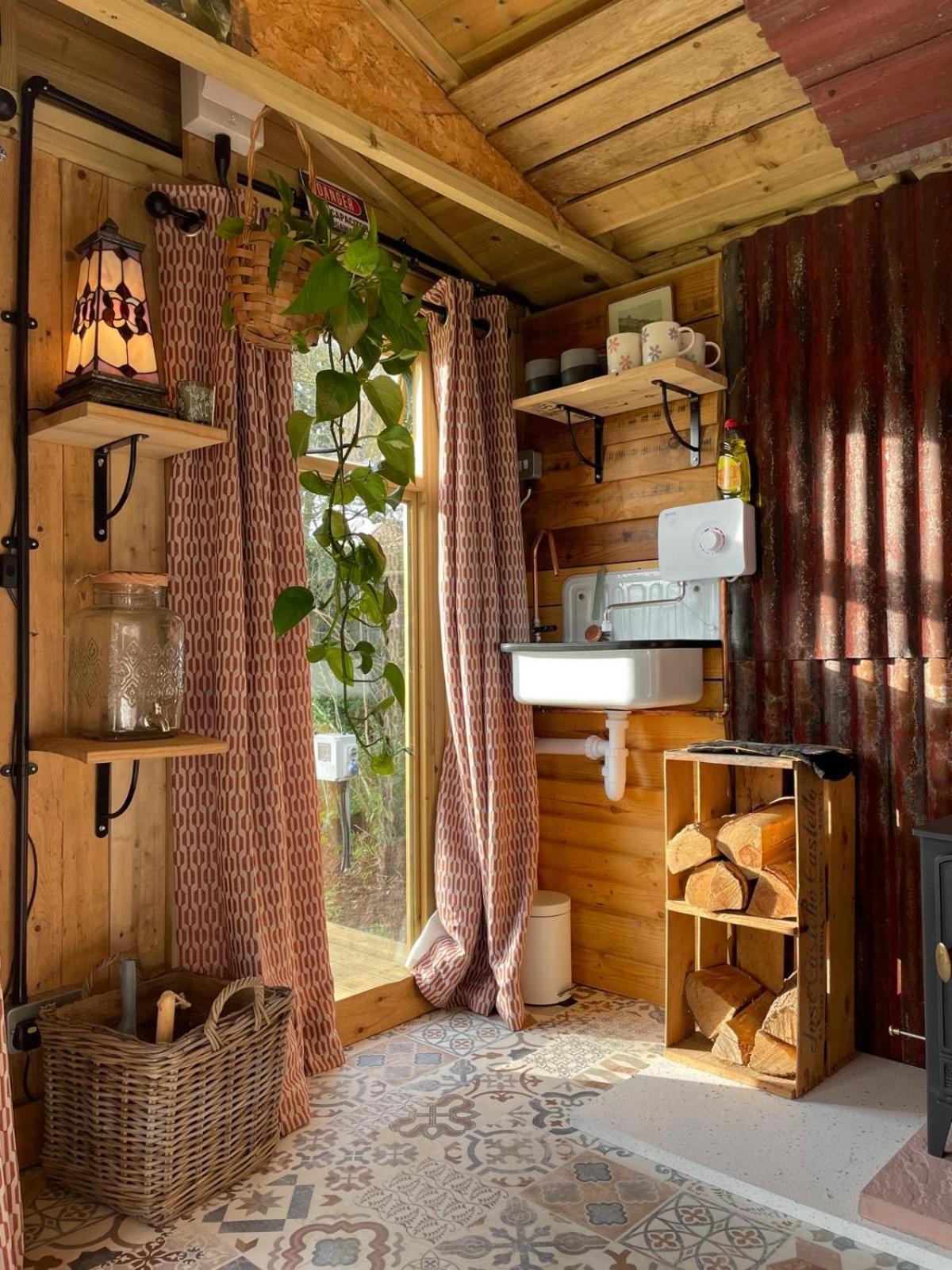 Pear Tree Hut At Carr House Farm