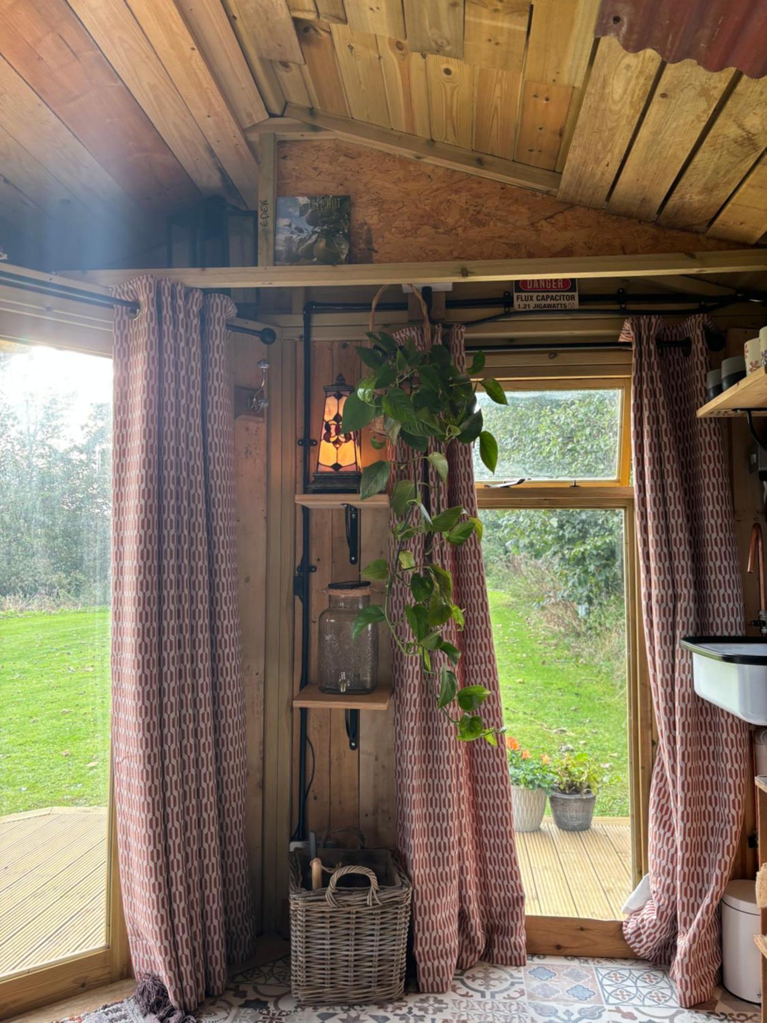 Campsite Pear Tree Hut At Carr House Farm *