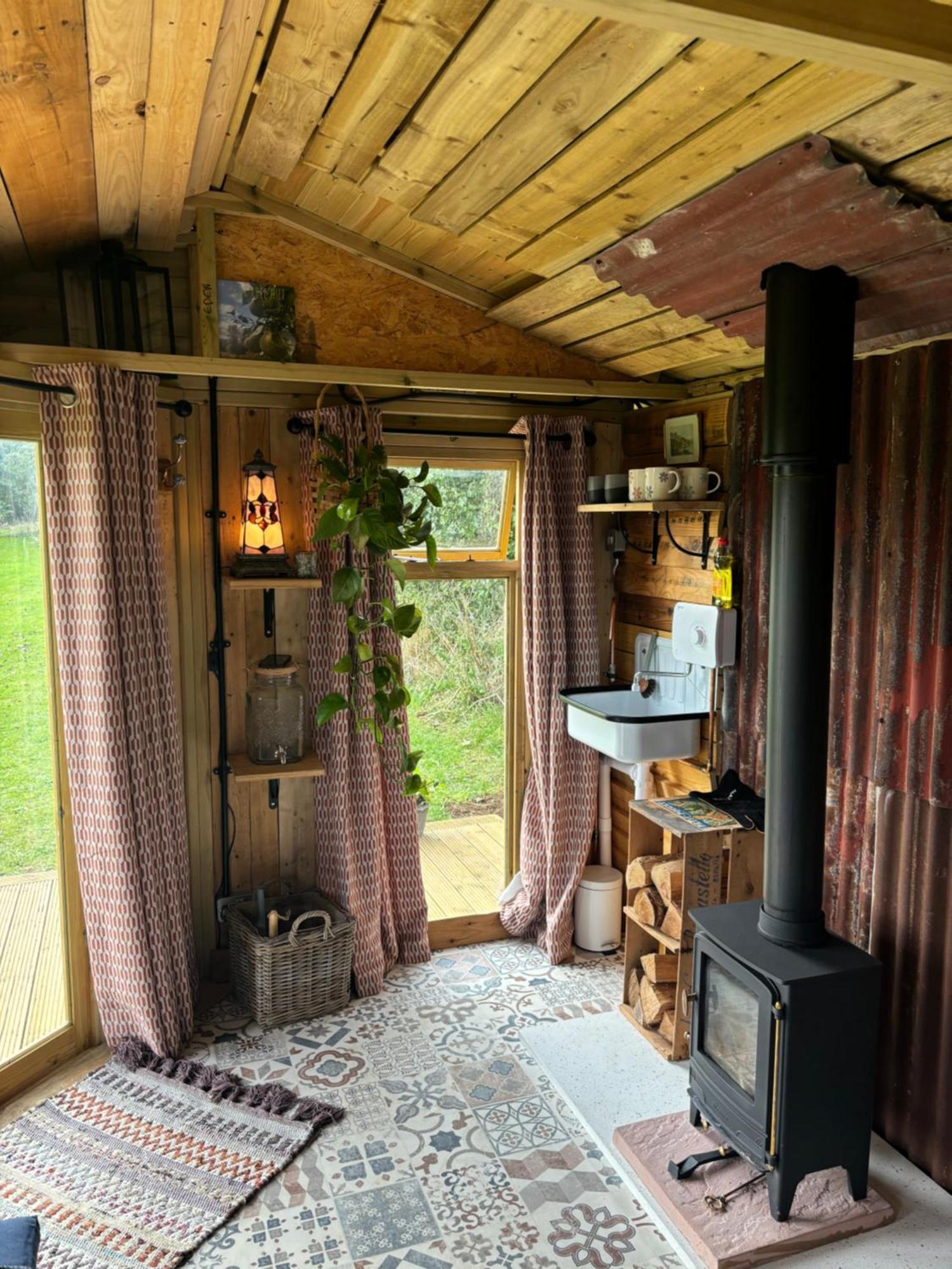Pear Tree Hut At Carr House Farm *