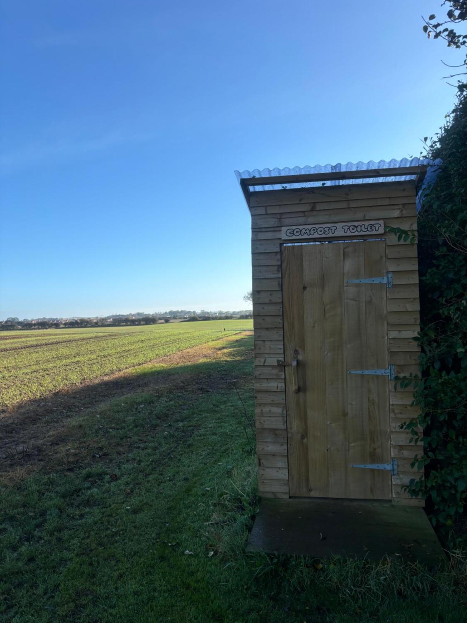 Campsite Pear Tree Hut At Carr House Farm *